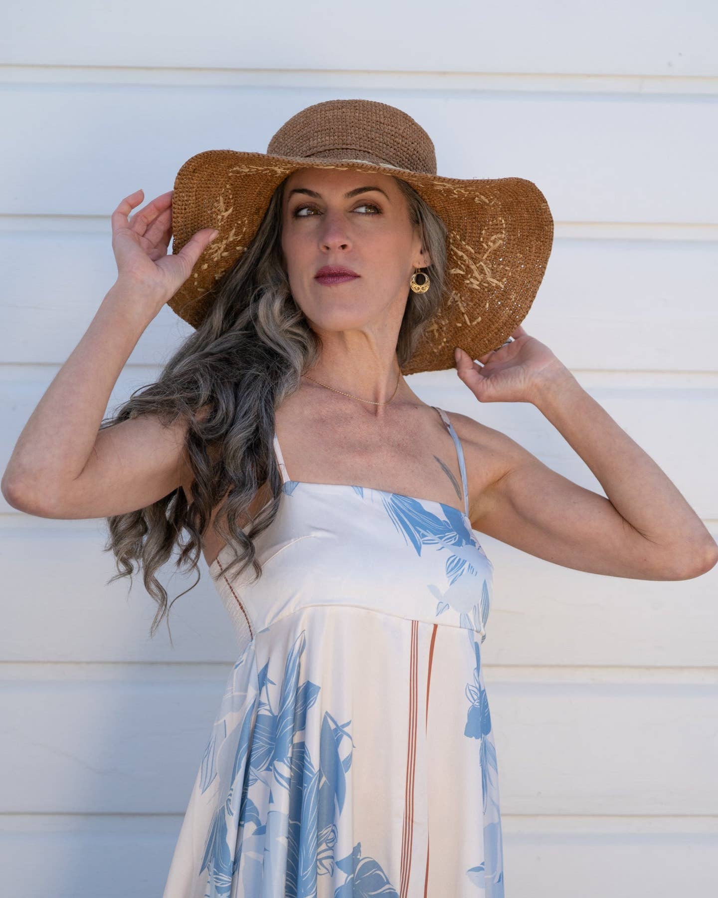 Gigi 5.5" Brim Floral Embroidered Crochet Straw Sun Hats: Cinnamon