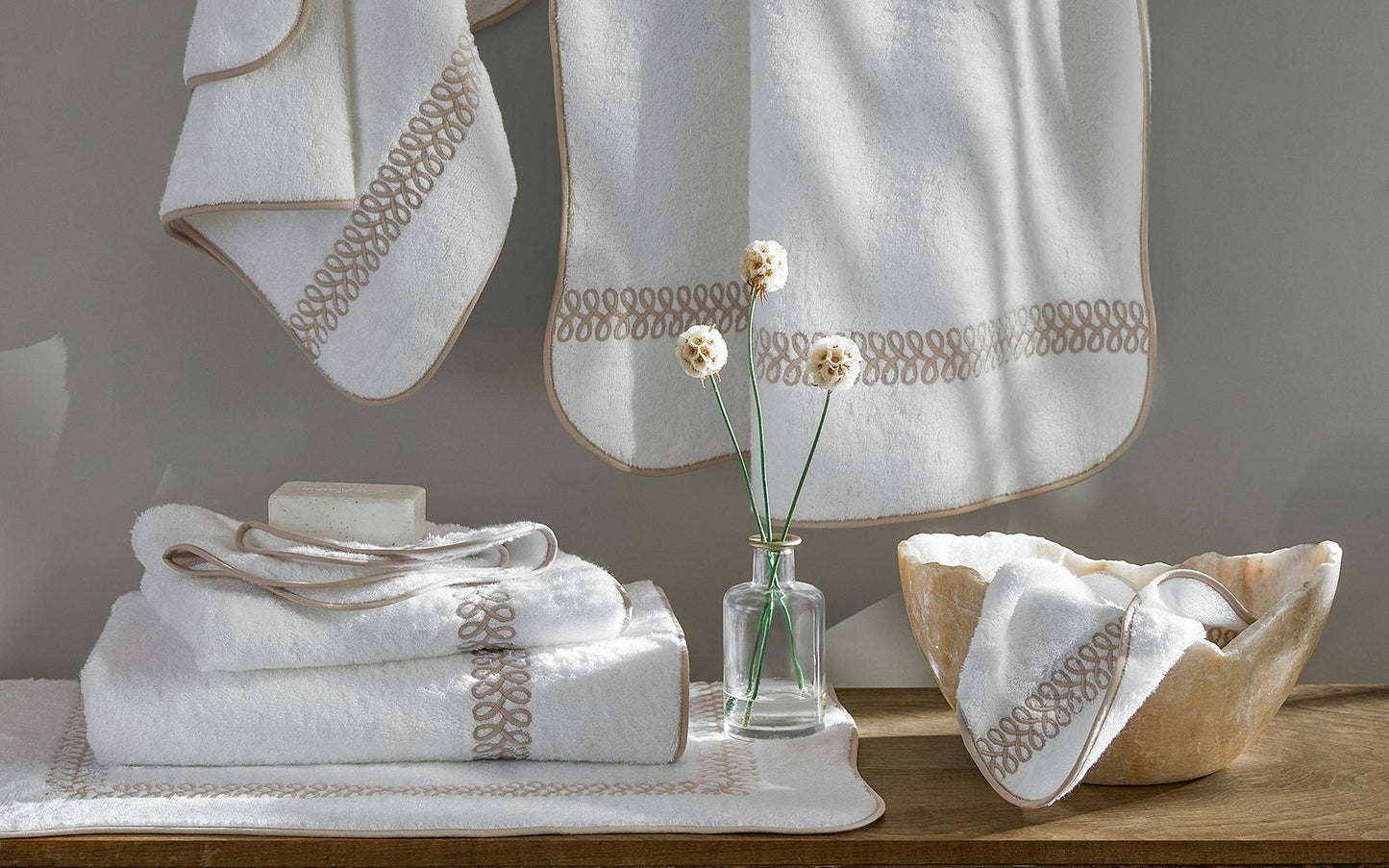 Astor Braid Bath