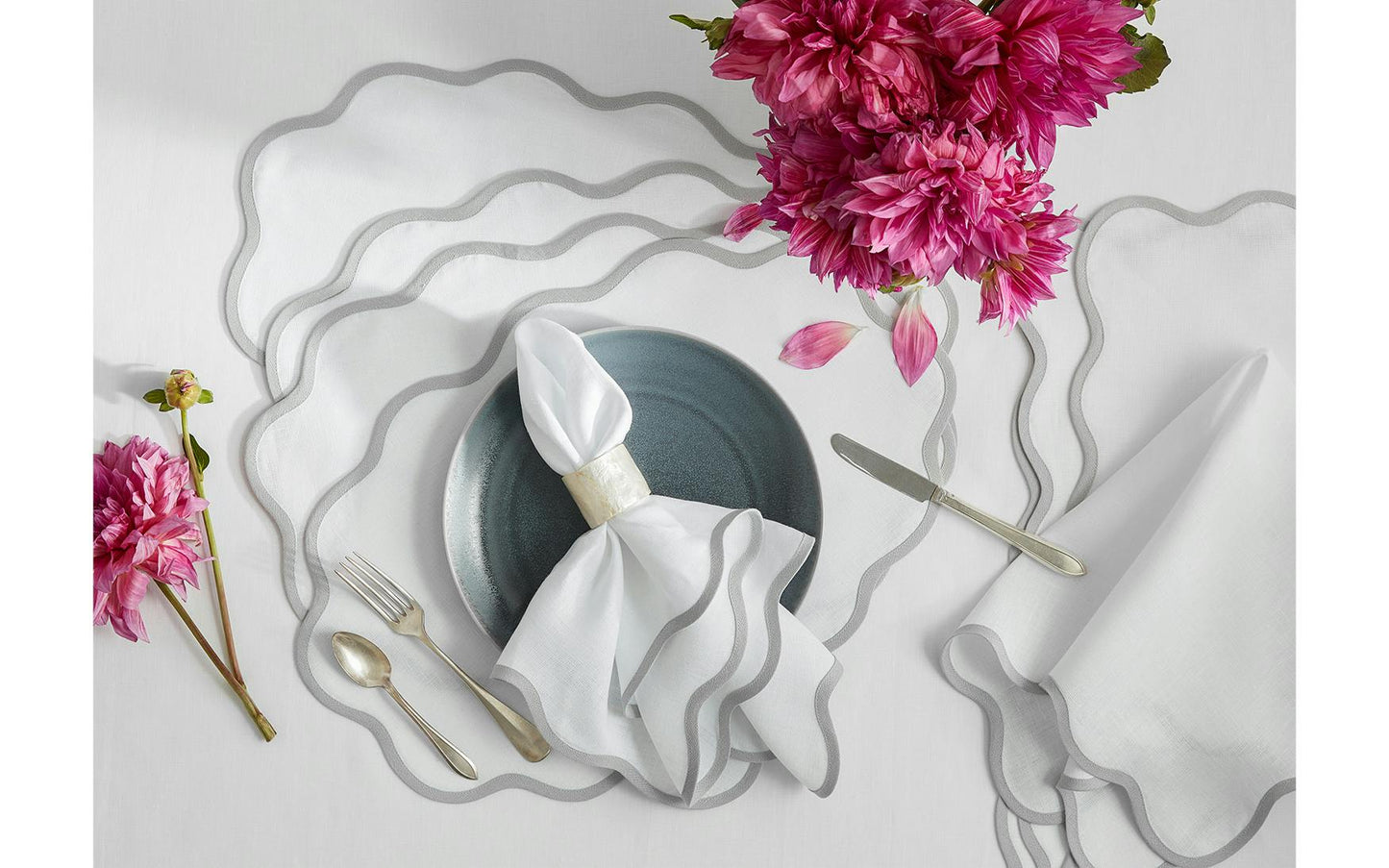 Scallop Edge Napkin Set of 4