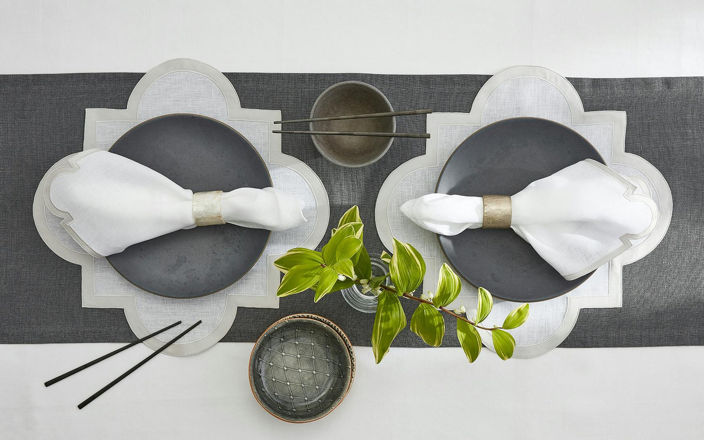 Mirasol Tablecloth Silver
