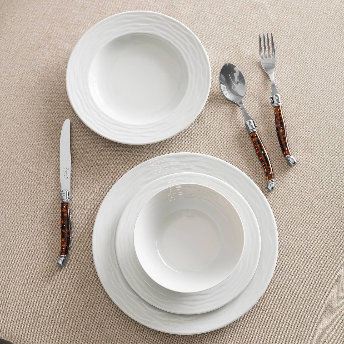 White Wave, Porcelain 16-Piece Dinnerware Set