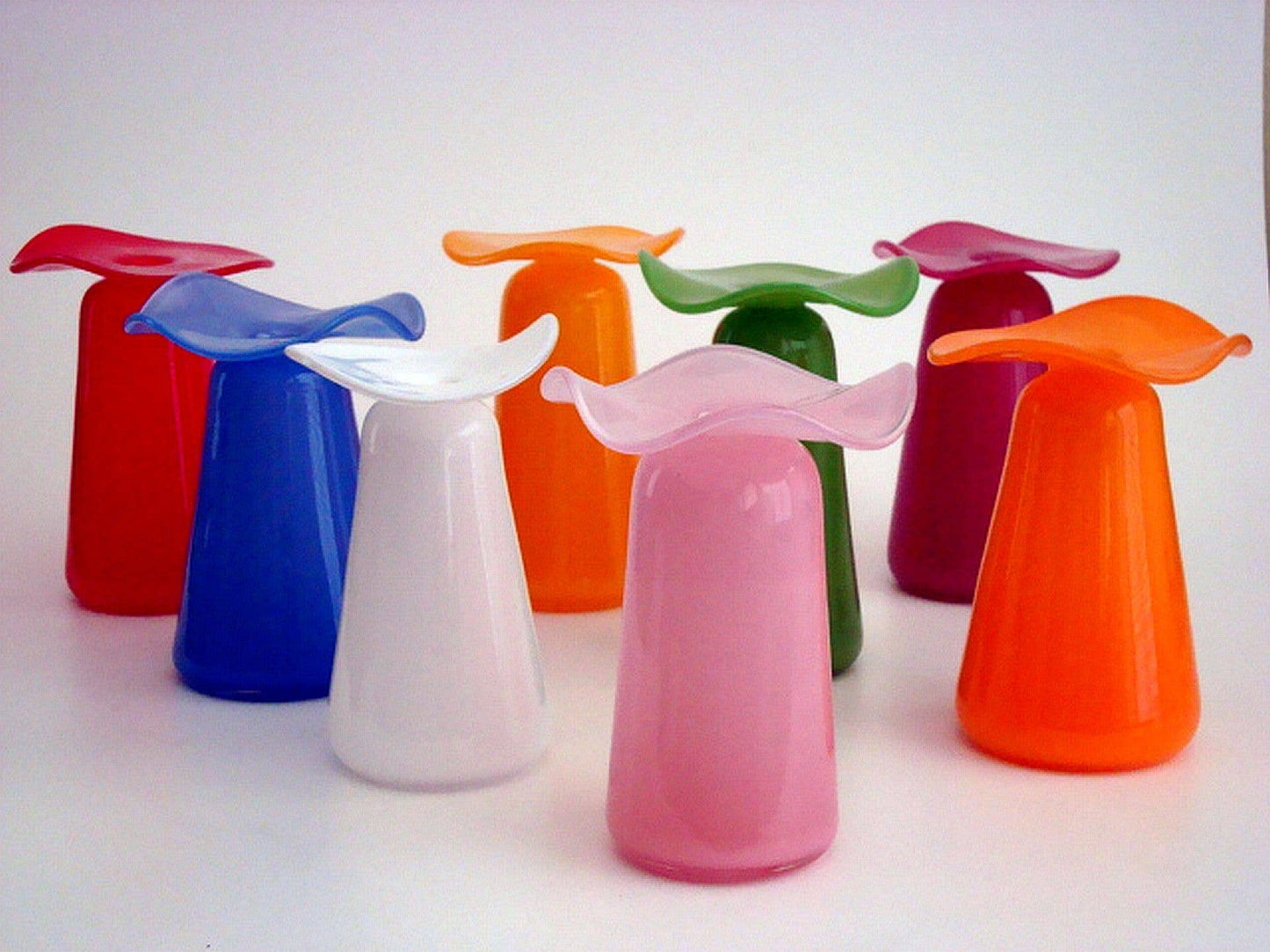 Ruffle Bud vase: White / Blown Glass / 5”x4”