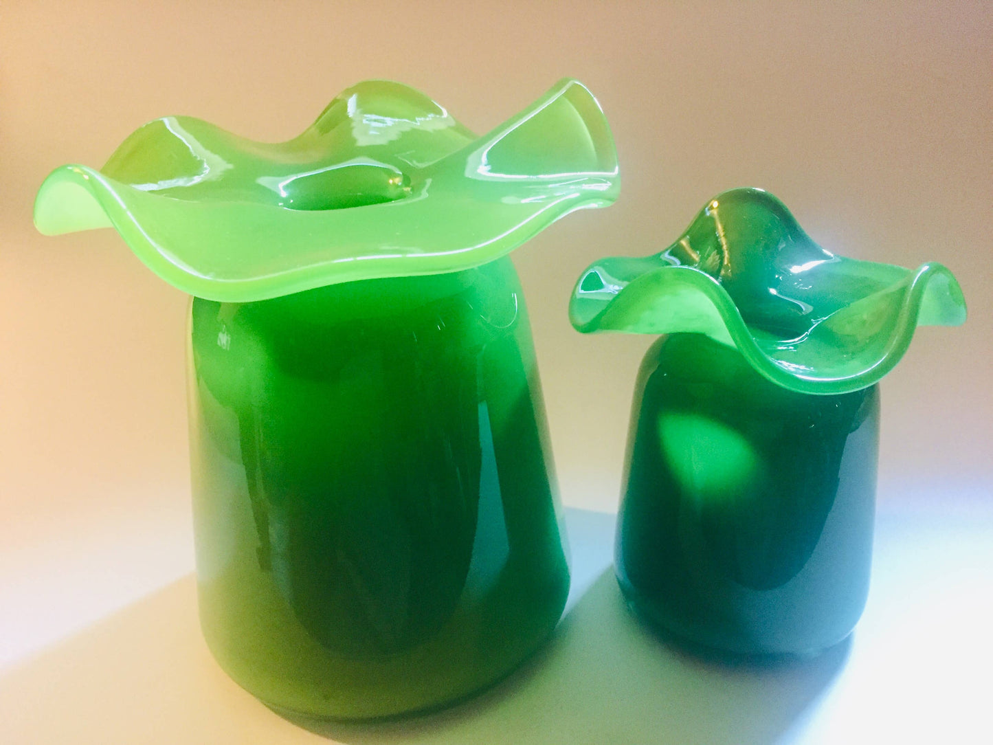 Ruffle Bud vase: White / Blown Glass / 5”x4”
