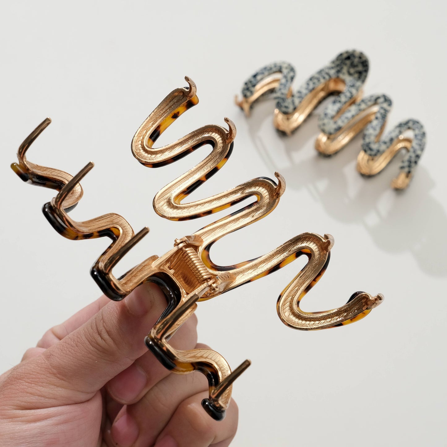 Willow Core Metal Squiggle Claw Clip - Large: Assorted