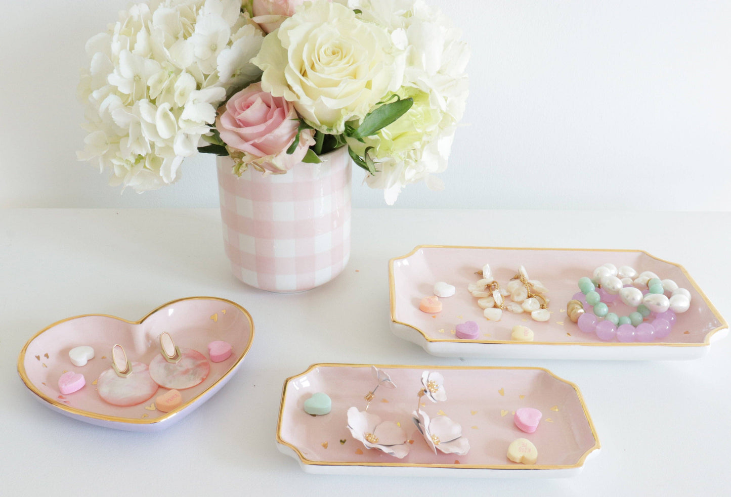 "Confetti Hearts" Tray: Pink / Medium