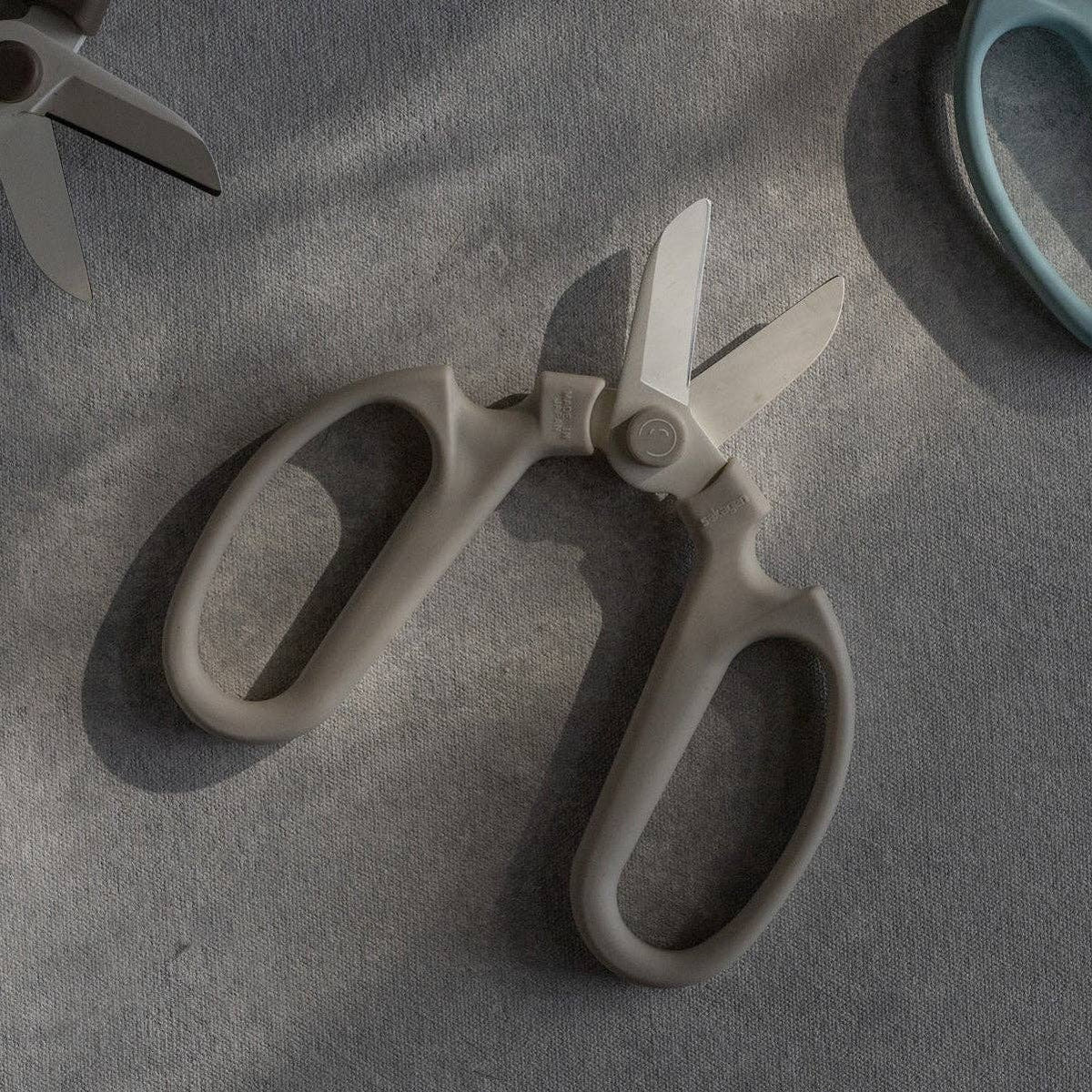 Japanese Floral Clippers: Fog