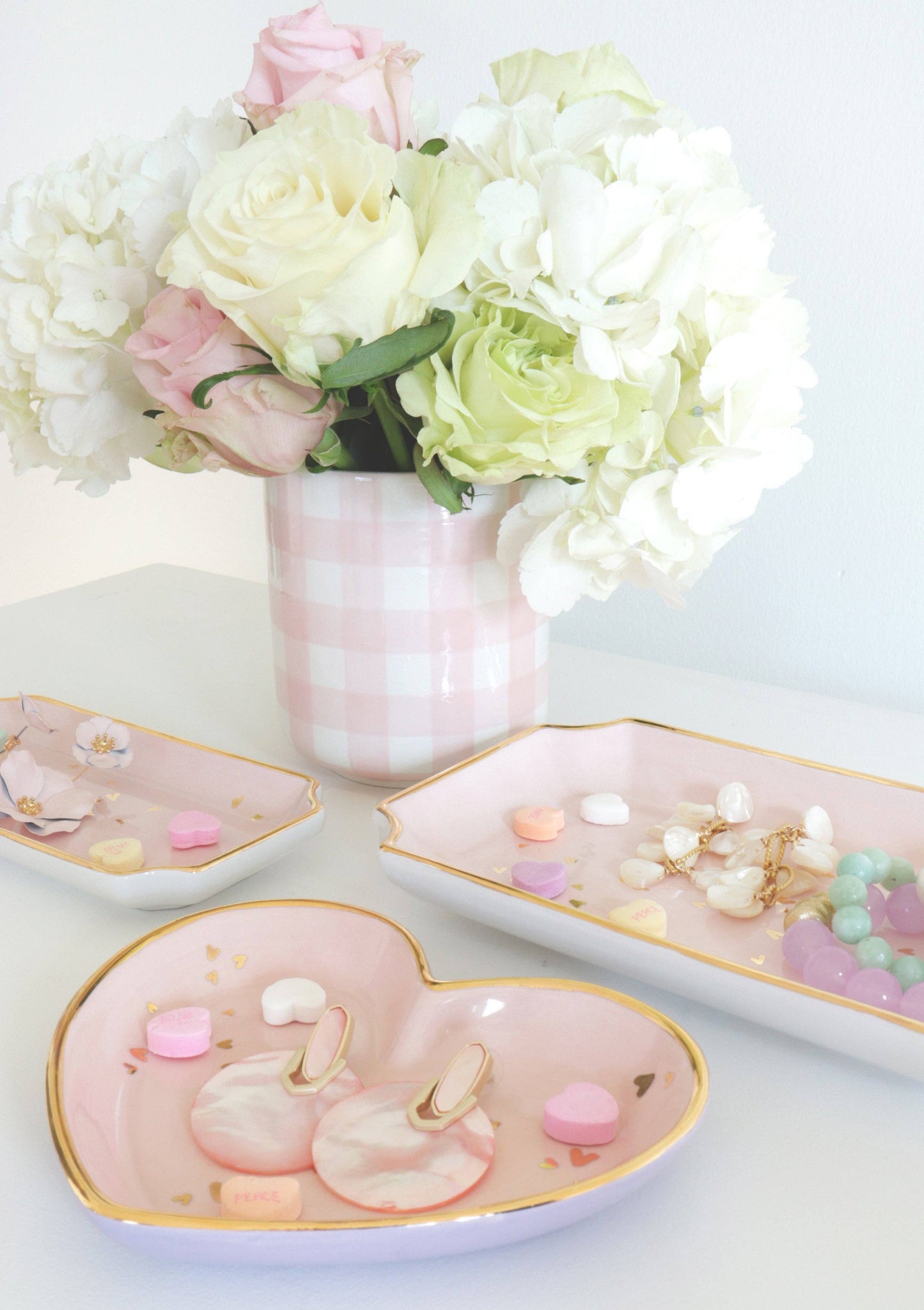 "Confetti Hearts" Tray: Pink / Large