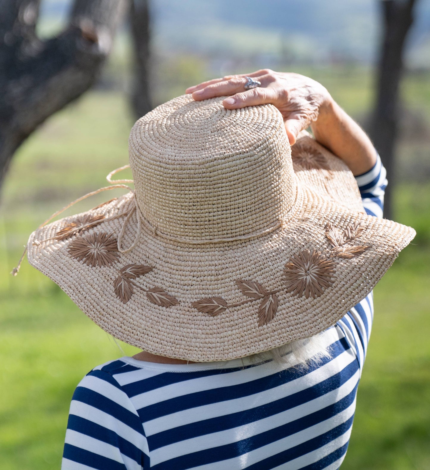 Gigi 5.5" Brim Floral Embroidered Crochet Straw Sun Hats: Cinnamon