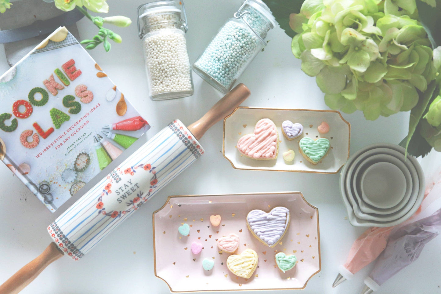 "Confetti Hearts" Tray: Pink / Medium