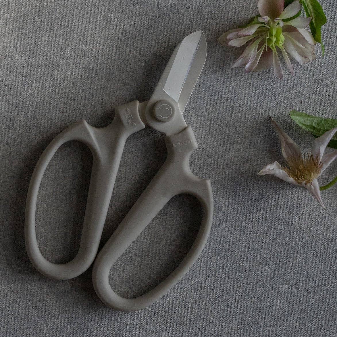 Japanese Floral Clippers: Fog
