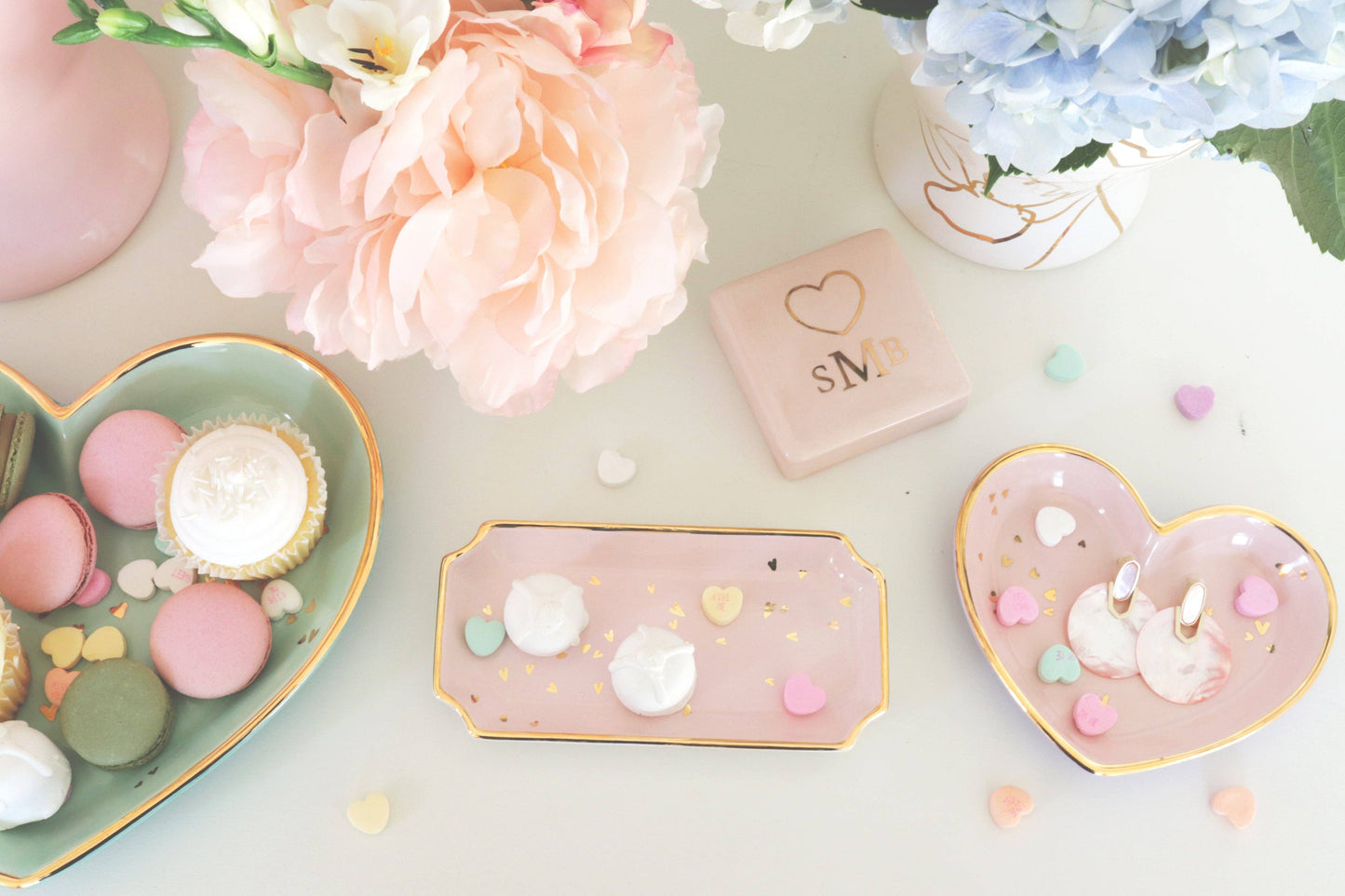 "Confetti Hearts" Tray: Pink / Medium