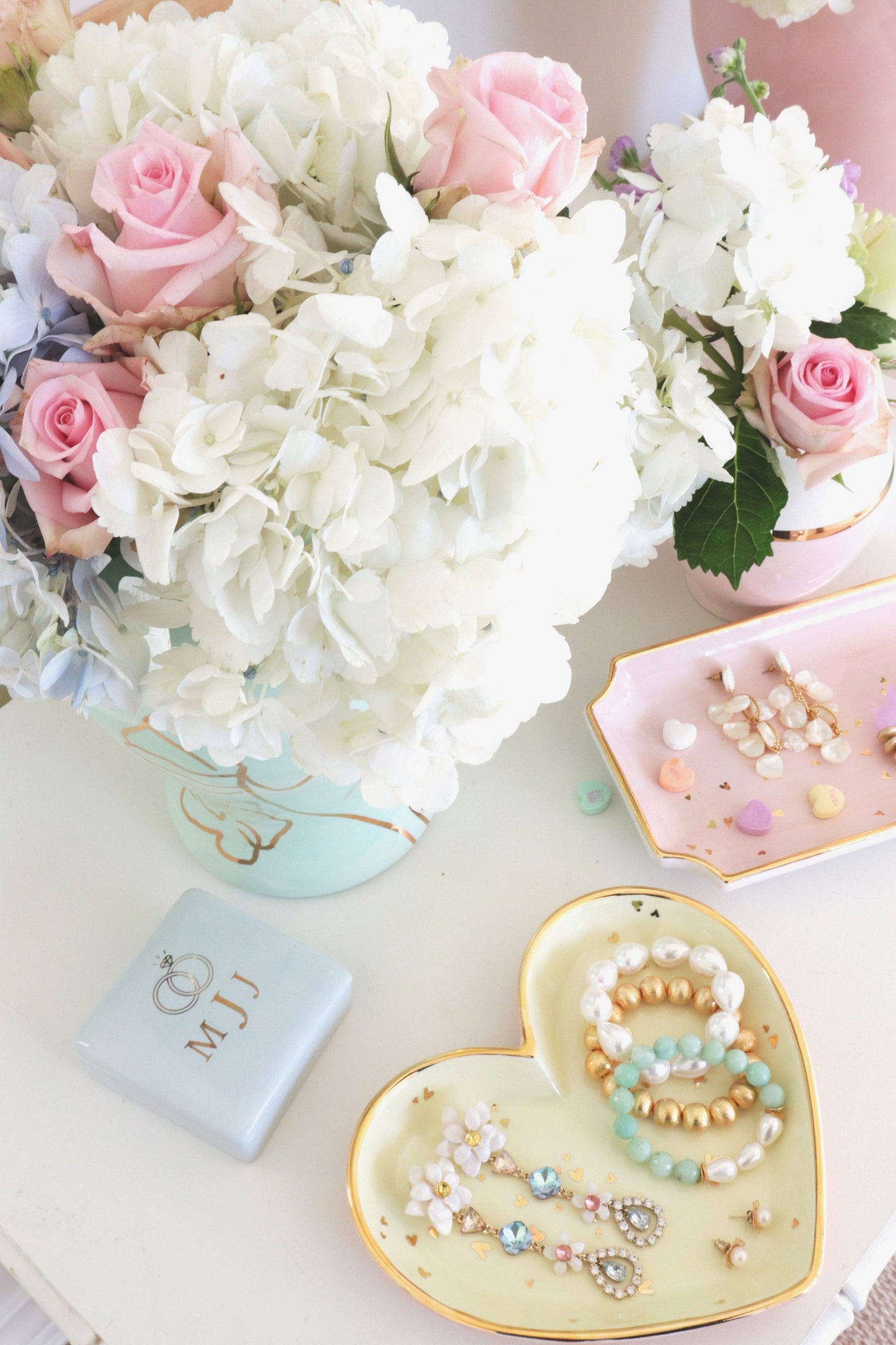 "Confetti Hearts" Tray: Pink / Medium