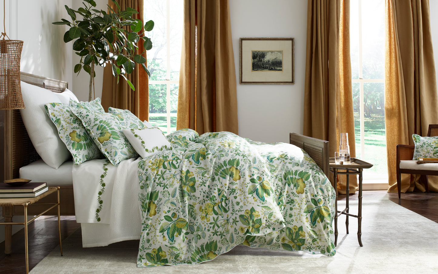 Matouk Schumacher Pomegranate  Quilt