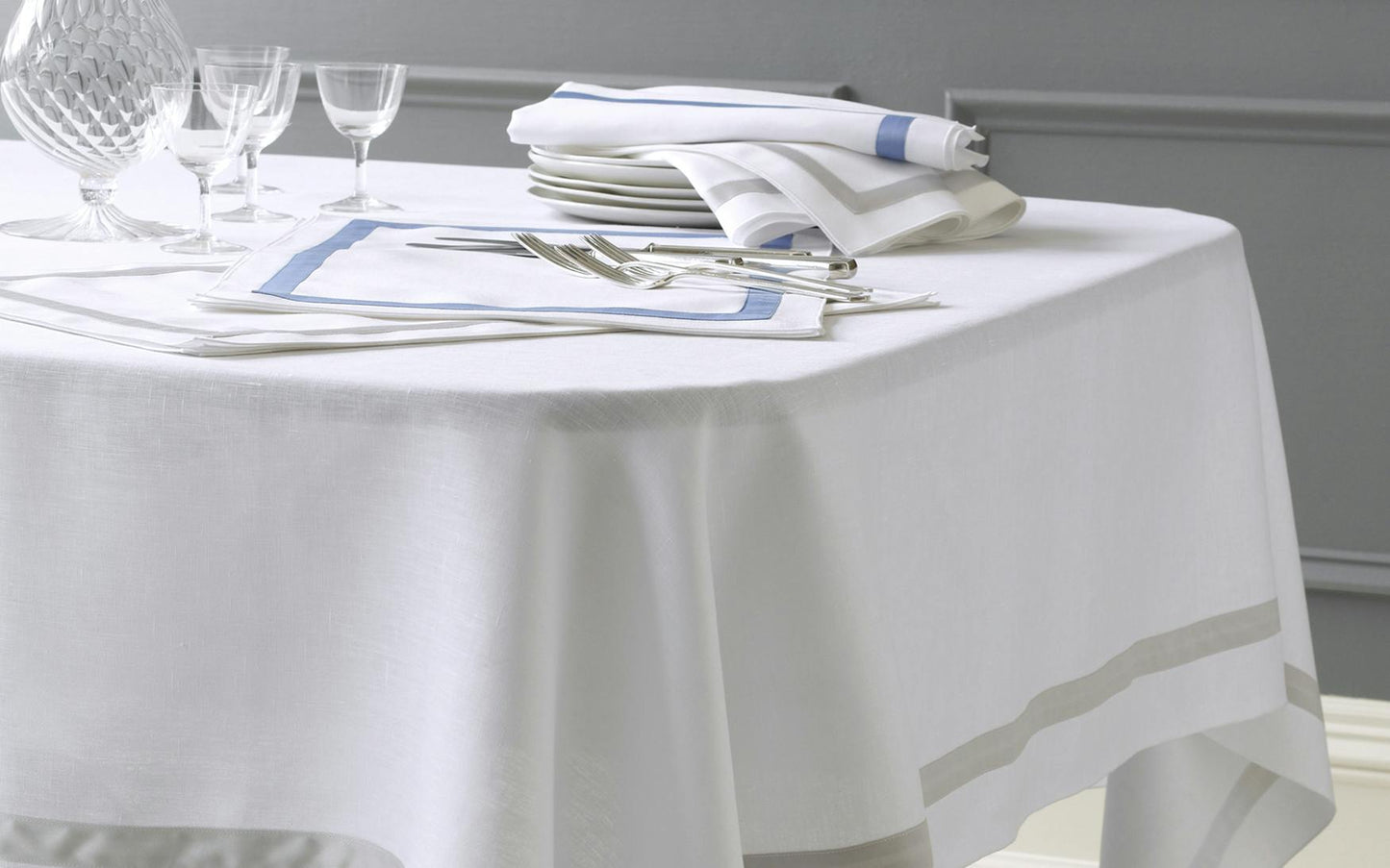 Lowell Tablecloth Champagne